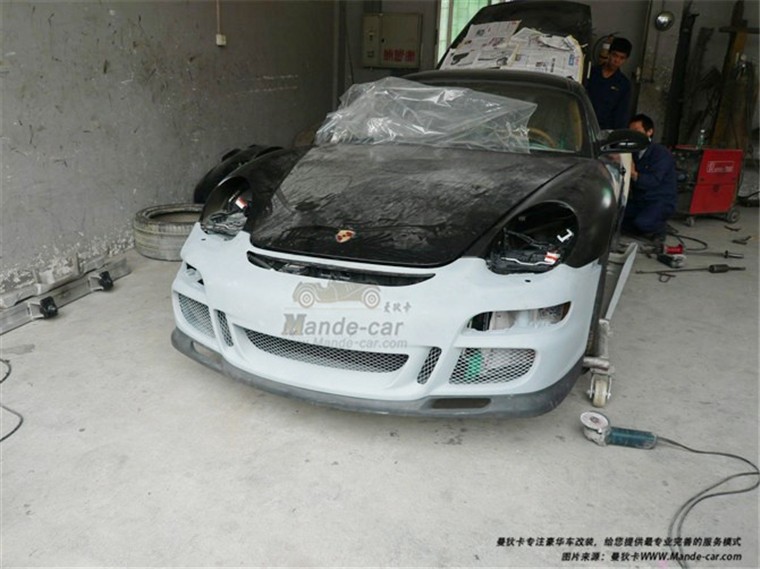 卡曼升級(jí)改裝911 GT3包圍作業(yè)圖1